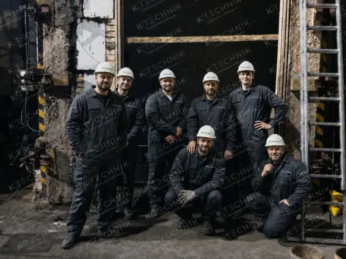 Team tecnico in laboratorio per supporto a prove e certificazioni su porte e sistemi di chiusura - K Technik